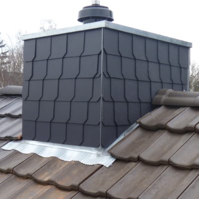 Schornsteinverkleidung Dachplatten mit Kaminkopfabdeckung